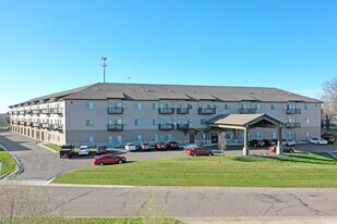 Crest View Village Apartments, LLC in St. Cloud, MN - Building Photo