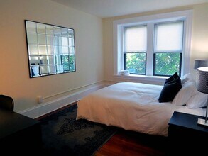 1471 Beacon St, Unit 4 in Brookline, MA - Foto de edificio - Building Photo