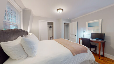 16 Linder Ter, Unit 1 in Newton, MA - Foto de edificio - Building Photo