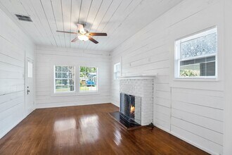 1807 W Summit Ave. in San Antonio, TX - Building Photo - Building Photo