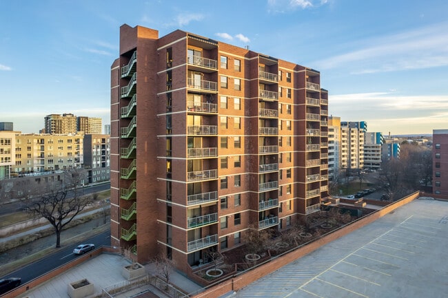 Denver Towers in Denver, CO - Foto de edificio - Building Photo