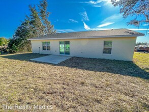 405 Malauka Loop in Ocklawaha, FL - Foto de edificio - Building Photo