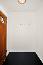 2811 NW 70th St in Seattle, WA - Building Photo - Building Photo