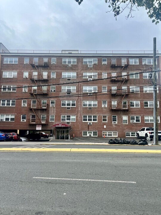8829 John F. Kennedy Blvd in North Bergen, NJ - Building Photo