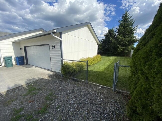 624 Maple Pl in Hayden, ID - Building Photo - Building Photo