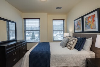 Middleton Center in Middleton, WI - Foto de edificio - Interior Photo