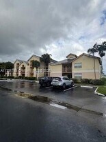 7640 Westwood Dr in Tamarac, FL - Building Photo