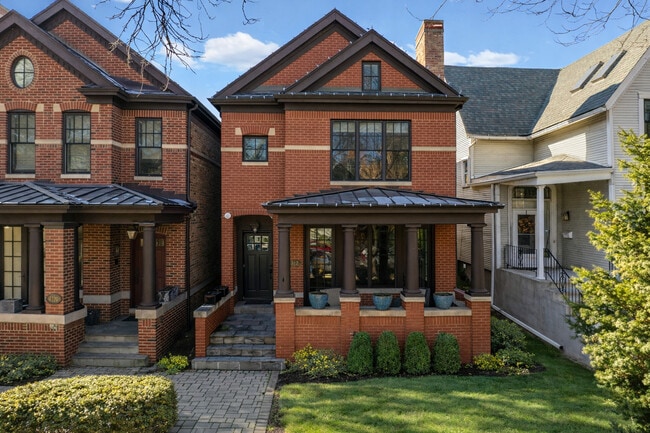 property at 4322 N Hermitage Ave