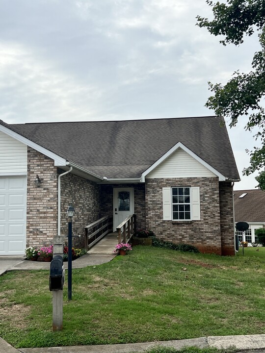 128 Medinah Cir in Maryville, TN - Foto de edificio