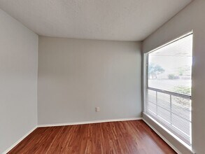 6646 Loch Langham Dr, Unit 404 in Houston, TX - Foto de edificio - Building Photo