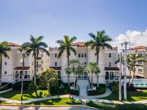 Hemingway Landings Condominiums in Fort Lauderdale, FL - Building Photo - Building Photo