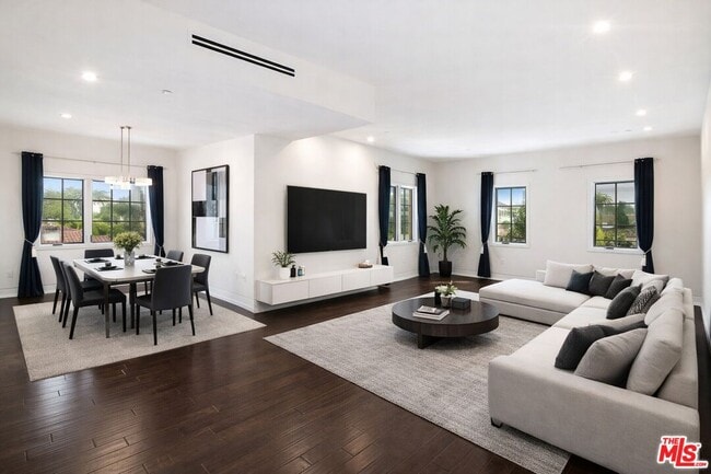 property at 225 S Hamilton Dr