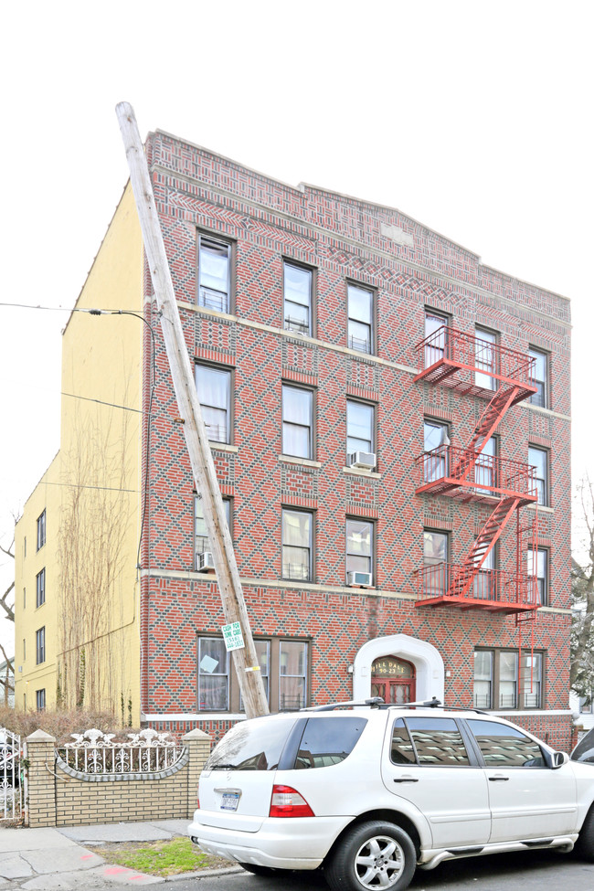 9023 171st St in Jamaica, NY - Building Photo - Primary Photo