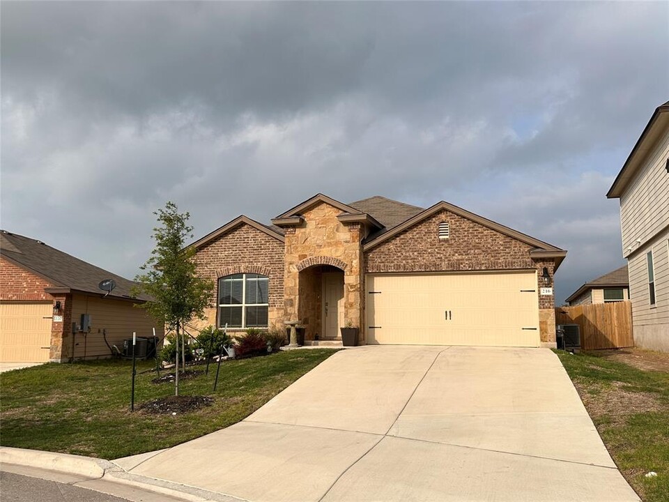 216 Midas Ln in Jarrell, TX - Building Photo