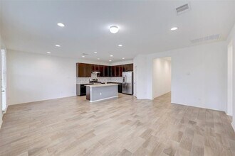 307 Simmental Loop in Hutto, TX - Building Photo - Building Photo