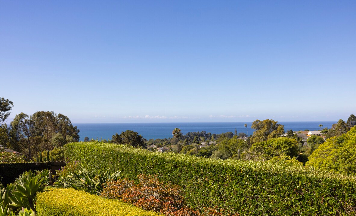 122 Skyline Cir in Santa Barbara, CA - Building Photo