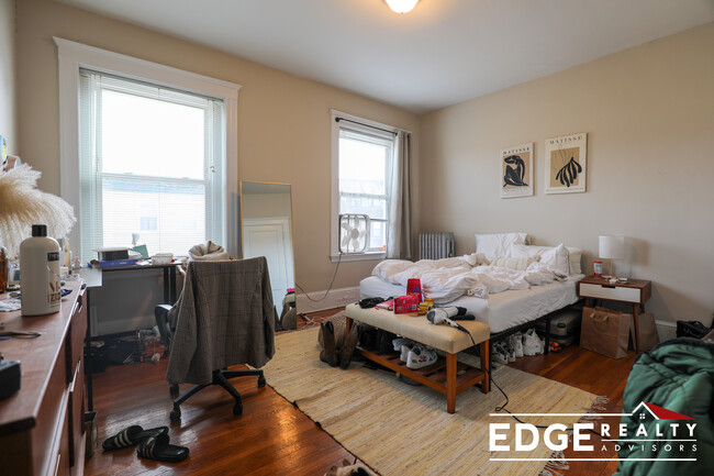 19 Saint Lukes Rd, Unit 1 in Boston, MA - Building Photo - Building Photo