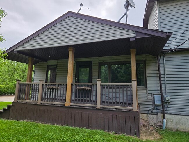 10043 Chillicothe Rd in Kirtland, OH - Building Photo - Building Photo