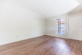 6201 Berkett Cove in Austin, TX - Building Photo - Building Photo