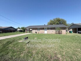1524 Ruby Ln in Sulphur, LA - Building Photo