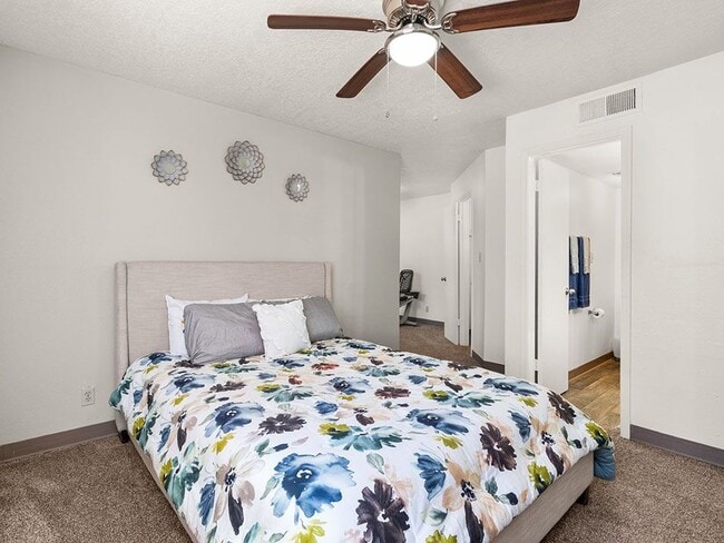 Mesa Ridge Apartments in Albuquerque, NM - Foto de edificio - Building Photo