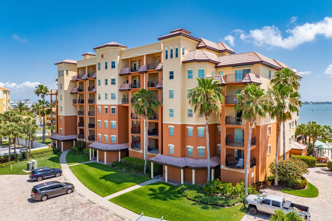 Boca Sands Condos in St Pete Beach, FL - Foto de edificio