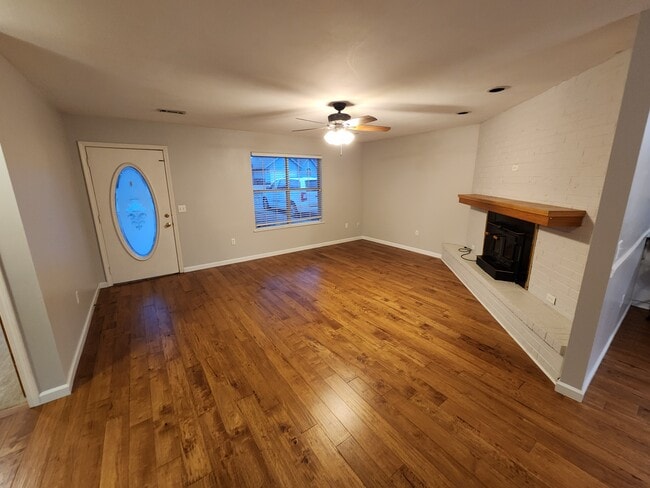 property at 644 W Oaklawn Dr