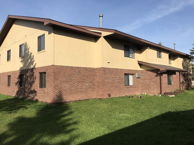 400 W Maple St in Ewen, MI - Building Photo