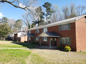 Park Terrace Apartments in Greenwood, SC - Building Photo - Building Photo