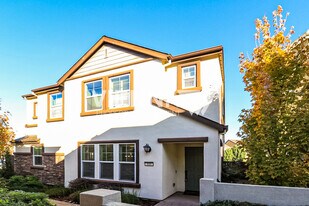 400 Dormarin Pl in Roseville, CA - Building Photo