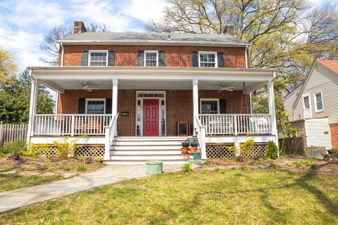 4737 11th St N in Arlington, VA - Building Photo