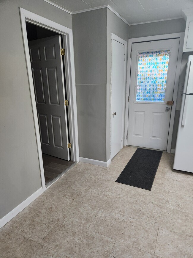 499 E Main St, Unit 2br in Madawaska, ME - Building Photo - Building Photo