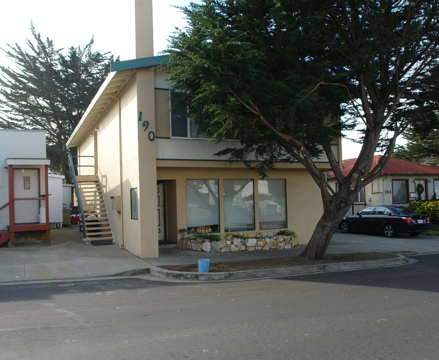 190 Paloma Ave in Pacifica, CA - Building Photo