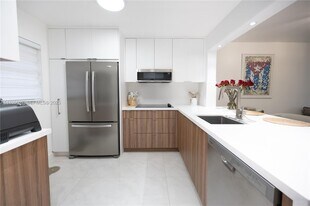 10875 SW 112th Ave in Miami, FL - Building Photo