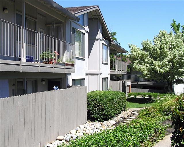 Fairway Village in Fair Oaks, CA - Foto de edificio - Building Photo