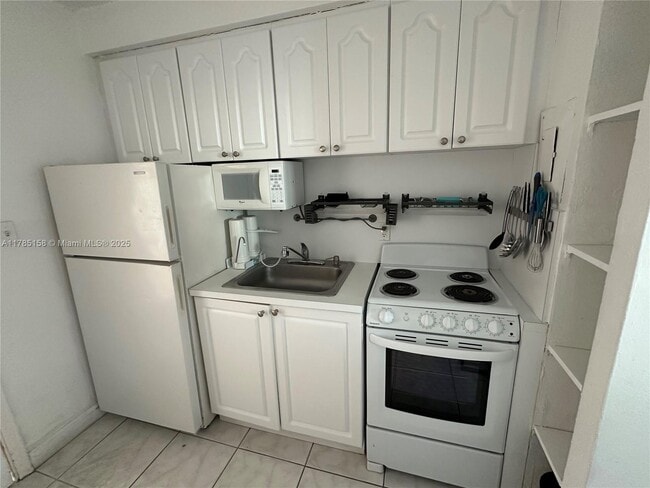 1750 James Ave in Miami Beach, FL - Building Photo - Building Photo