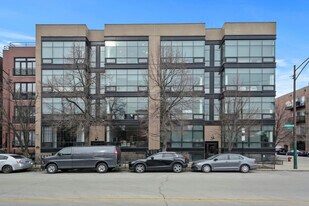 838 W Erie St in Chicago, IL - Building Photo