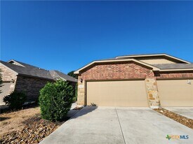 1221 FM306 in Canyon Lake, TX - Building Photo