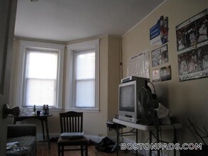 211 Park Dr, Unit 04 in Boston, MA - Building Photo - Building Photo