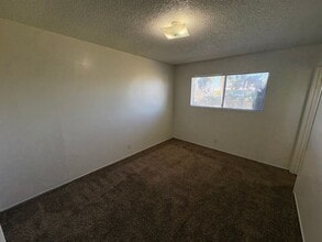 564 N Dwight Ave in Farmersville, CA - Building Photo - Building Photo