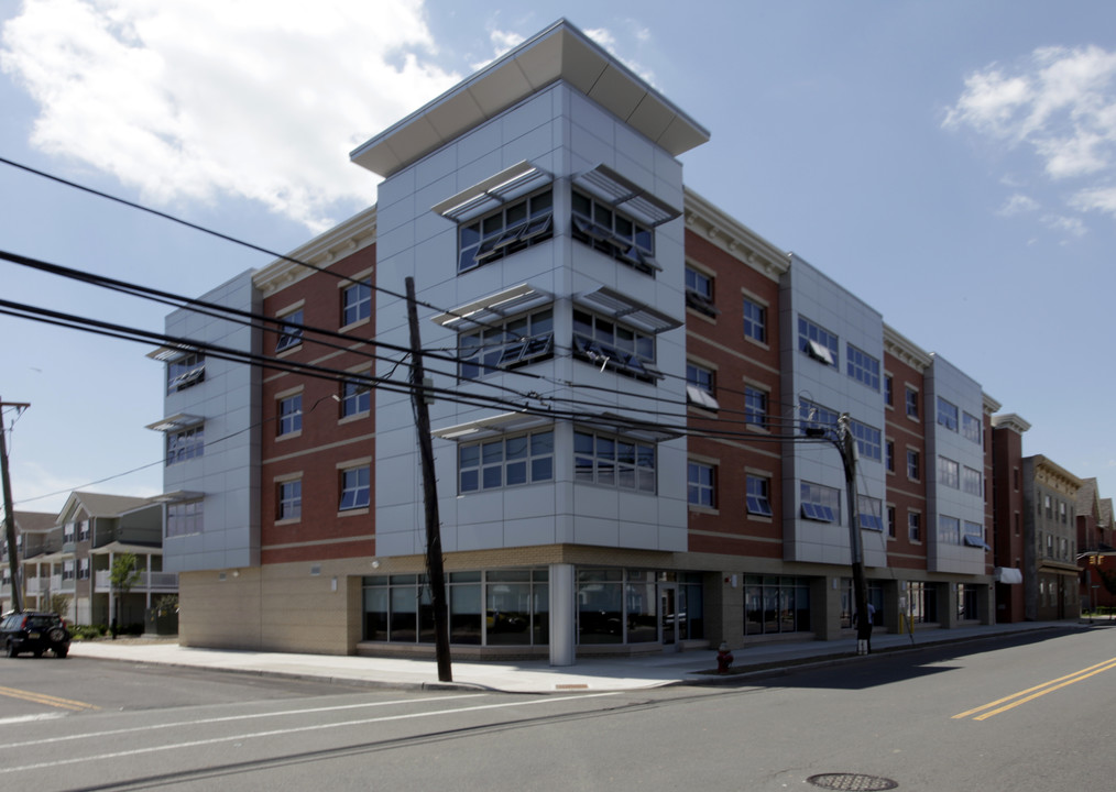 E'Port Commons in Elizabeth, NJ - Foto de edificio