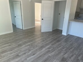 5617 Westbrook Rd in Houston, TX - Building Photo - Building Photo