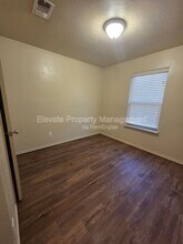 913 West Prairie Wind Way in Mustang, OK - Building Photo - Building Photo