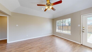 1915 Woodsman Dr in College Station, TX - Building Photo - Building Photo