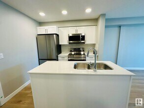1506 Tamarack Blvd NW in Edmonton, AB - Building Photo - Building Photo
