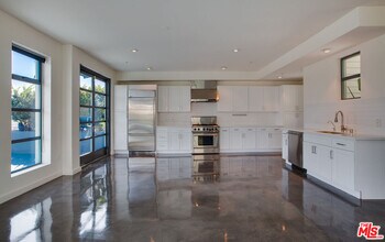 1358 4th St in Santa Monica, CA - Building Photo - Building Photo