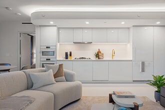1033 Nelson St. in Vancouver, BC - Building Photo - Building Photo