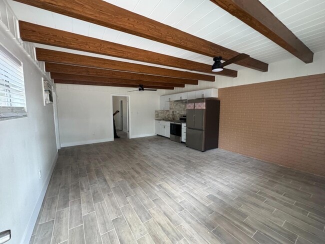 property at 1214 E 138th Ave