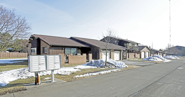 Cumberland Condominiums in Southfield, MI - Foto de edificio - Building Photo