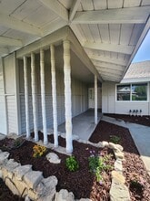 251 E Heather St in Rialto, CA - Foto de edificio - Building Photo